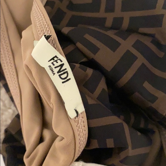 ❌SOLD❌ Reversible Fendi one-piece swimsuit 100% A - Picture 8 of 13